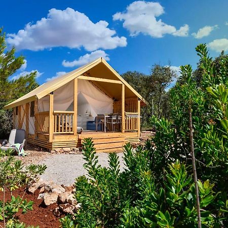 ホテルGlamping Ugljan ザダル エクステリア 写真