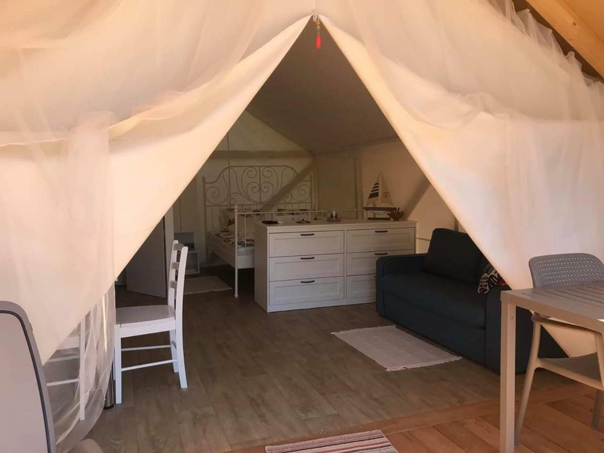 ホテルGlamping Ugljan ザダル エクステリア 写真